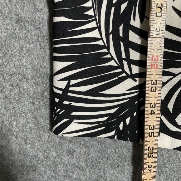 Dressbarn Womans Shift Dress Black White Zip Floral Career Church Size 6 - Picture 4 of 7